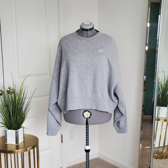 Nike Tops - Nike Women's Gray Oversized Crewneck Sweatshirt